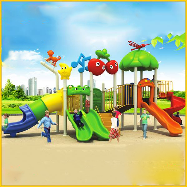 Centro de Juegos para Exteriores Luciernaga